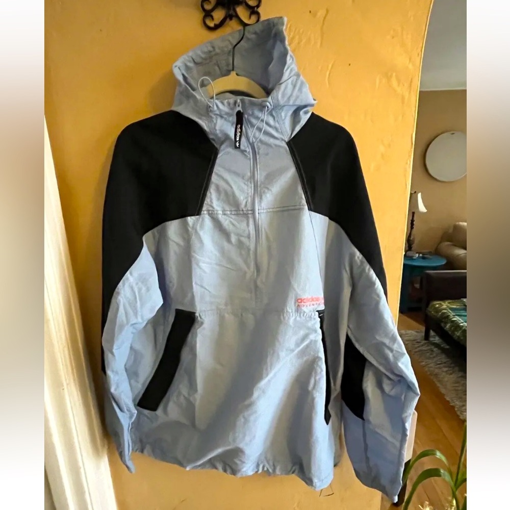 ADIDAS MEN’S LIGHT BLUE/BLACK WOVEN “ADVENTURE” WINDBREAKER - MEN’S SIZE L